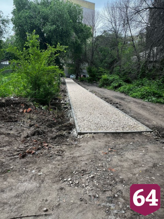 Саратовцев возмутил внезапно закончившийся тротуар